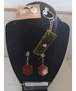 3 Piece Resin and Bead Set, 2 x pairs Earrings , 1 x  Key Chain (80) - $17.82 CAD