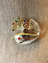 Vtg Whale and Water Spout Brooch Multi-Colored Stone Accents Gold Tone Unmarked - £14.95 GBP