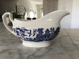 Churchil England Willow Gravy Boat - £8.28 GBP