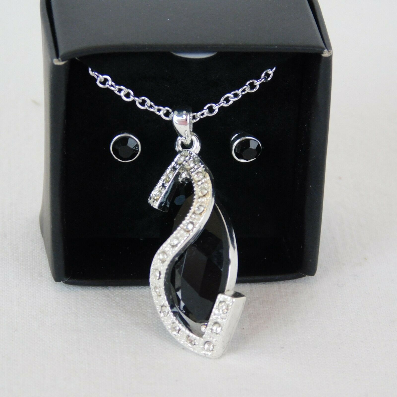 Avon Delicate Dazzle Necklace Earring Giftset Black 2015 Silver Tone Rhinestone - £7.70 GBP