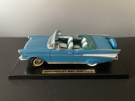 Road Signature 1957 Chevrolet BelAir 1:18 Scale Diecast Toy Car - Released: 2001 - £27.37 GBP