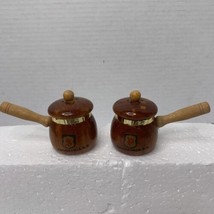Vintage Wooden Salt And Pepper Shakers Cooking Pots Crocks Niagara Falls NY - £6.32 GBP