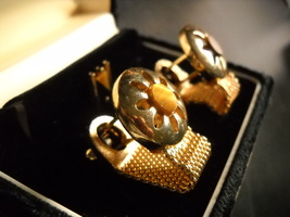 Anson Karatclad Cuff Links and Tie Tack Gold Colored Metal Tiger&#39;s Eye Stone Box - £28.20 GBP