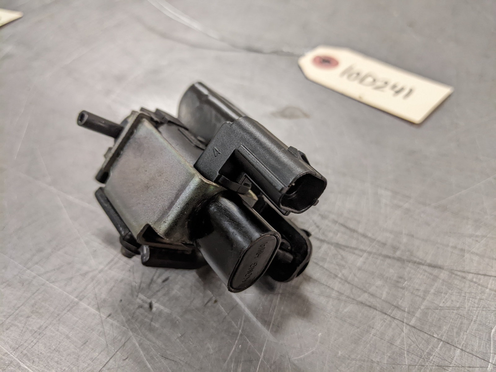 Vacuum Switch For 14-18 Kia Sorento  3.3 - $34.60