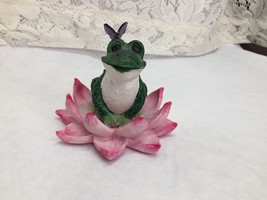 Frog Setting on A Pink Flower with Butterfly Shaped Figurine Toad Knick-... - £7.94 GBP