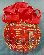 Lynne Tomlinson Needlework WOVEN RIBBONS CHRISTMAS BALL ORNAMENT Pattern... - $12.16