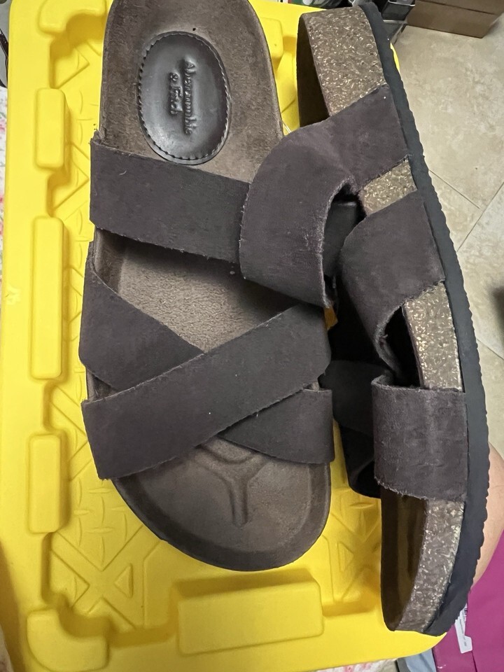 NWT ABERCROMBIE &amp; FITCH   LEATHER SLIDES us 8 - $41.37