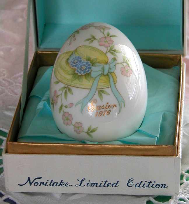 1976 Noritake Bone China Easter Egg, Straw Hat With Ribbon, 6th Limited Edition - $14.00