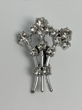 SPRINGY CLEAR RHINESTONE &amp; SILVER TONE BOUQUET OF FLOWERS BROOCH PIN 1.5” - £9.28 GBP
