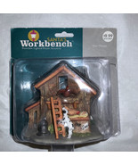 NEW 2003 CHRISTMAS SNOW VILLAGE ACCESSORY SANTAS WORKBENCH HEN HOUSE - $40.70 CAD