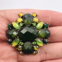 Liz Claiborne LC Signed Round Green Yellow Rhinestone Pin Brooch 1.5&quot; x 1.5&quot; - £11.64 GBP