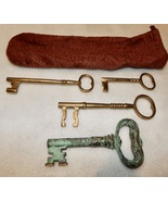 Vintage Brass Skeleton Keys Lot Of 4 Various Sizes & Bag Wine Cork Screw 10R - $29.99