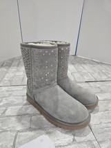 UGG Light Gray Classic Short Flora Perf Sheepwool Boots Women Size 8, EU 39 - $1,713.36 MXN