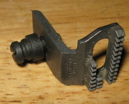Singer  #32600 Feed Dog with Screw for Singer Machines 66, 185, 285 &amp; More - $5.00