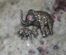 Lovely Small Antique Pin of Mother Child Elephants with Glitter - £7.85 GBP
