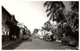 RPPC Postcard Worth Avenue Old Cars Stores Pedestrians Palm Beach Florida K225 - £10.12 GBP