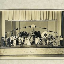 Vtg 1950&#39;s Grade School Play Children In Costume Pageant Stage Our America 8x10 - £15.12 GBP