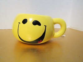 Smiley Emoji Ceramic Mug W/Tongue Sticking Out Yellow 10 Oz - £8.70 GBP