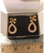 Vtg Avon Isn’t It Romantic Drop Earrings With Surgical Steel Posts Cream A1 - $652.86 MXN