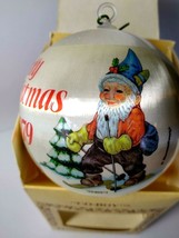 Co-Boy 1979 Hummelwerk Vintage Christmas Ornament Gnome Elf On Skiis Satin Box - £10.75 GBP