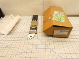 Ford 6L3Z-15611B70-AB Seat Belt Buckle Center Position - €42,84 EUR