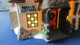 DICKENS VILLAGE OLIVER TWIST MAYLIE COTTAGE 6 X 6&quot; SHOWROOM MODEL  - £43.52 GBP
