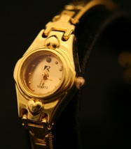 Affordable ladies&#39; new gold quartz dress wristwatch with textured gold bracelet - £11.87 GBP