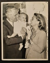 Cary Grant &amp; Dyan Cannon (Rare Orig.Candid Press Photo) - £178.05 GBP