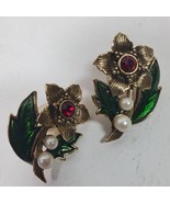 Vintage Stud Earrings White Red Green Flower w/ Gold Tone 1.25 Inch Round - $26.19 CAD