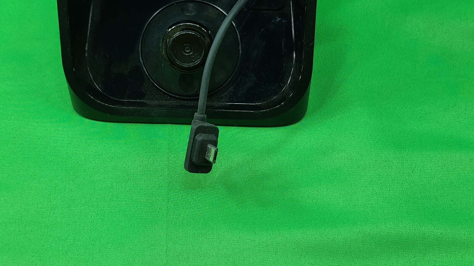 Blink Solar Panel Charging Mount Model BAC044500U Color Black With Batttery Item image 4
