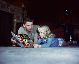 Ronald Reagan reading comic to Daughter Maureen 1940's 8x10 Photo - £6.28 GBP