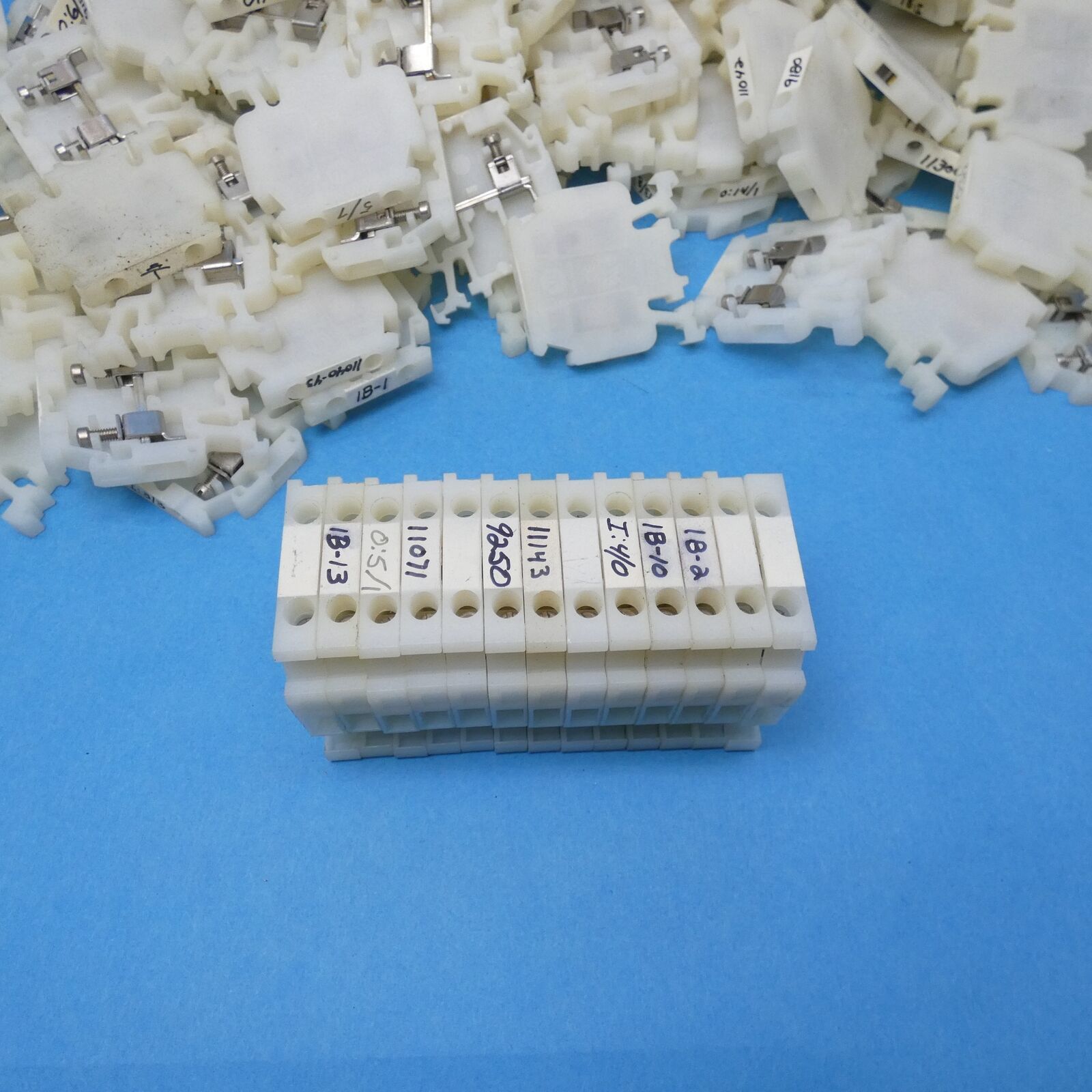 Allen Bradley 1492-HM1 Terminal-Block 1 Feed Through 30A White Lot Qty 140+ Item image 3