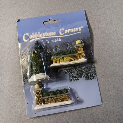 Cobblestone Corners Christmas Village Miniature Accessories Tree, Lamp Posts,   Item image 5