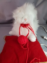  Cat Plush White Moves Purrs Electric Red Pillow Yarn Ball 1990s Santa&#39;s Best  - £55.15 GBP