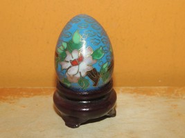 Cloisonné Egg 1.75&quot; wood Stand Cloisonne Floral Blue Enamel Brass China ... - $17.09