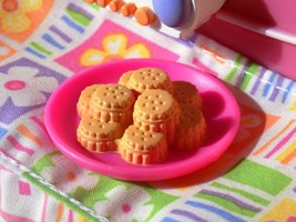 Barbie pink plate of crackers cookies fits Fisher Price loving Family dollhouse - £2.36 GBP