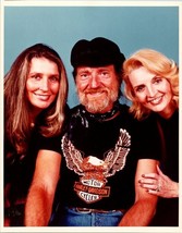 Willie Nelson portrait with Helen and Anita Carter 8x10 inch photo - £11.58 GBP