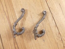 2 SMALL COAT HOOKS IRON VINTAGE ANTIQUE LOOK HAT HOOK KEY BATH **SLIGHT ... - $13.99