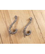 2 SMALL COAT HOOKS IRON VINTAGE ANTIQUE LOOK HAT HOOK KEY BATH **SLIGHT ... - $256.63 MXN