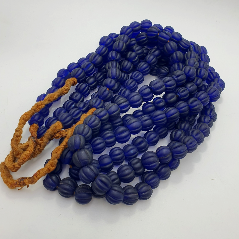 BELLE PLAGE DE PERLES ANCIENNES AFRICAINES bleu cobalt vintage Item image 5
