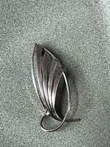 Vintage 835 K &amp; L Signed Delicate Silver Abstract Leaf in Curlicue Oval Pin Broo - £14.56 GBP