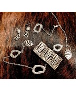 Beautiful Tiger Pattern, Silvertone Necklace, Bracelet, and Earrings Set - £23.70 GBP