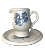Vintage Pfaltzgraff Yorktowne Stoneware Cream Syrup Pitcher White Blue S... - $282.06 MXN