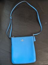 Sac À Bandoulière Coach New York En Cuir Texturé Bleu 9 X 9 Po - $55.07 Sac À Bandoulière Coach New York En Cuir Texturé Bleu 9 X 9 Po - $55.07