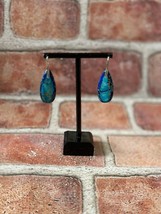 Beautiful blue and black swirl colored drop stone earring - £7.61 GBP