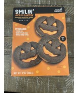 Smilin Jack-O-Lantern Chocolate Sandwich Cookie Kit - $166.09 MXN