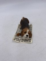 Sandicast Pesky Peepers BEAGLE on Newspaper Winking Made in USA 1990 - £7.48 GBP