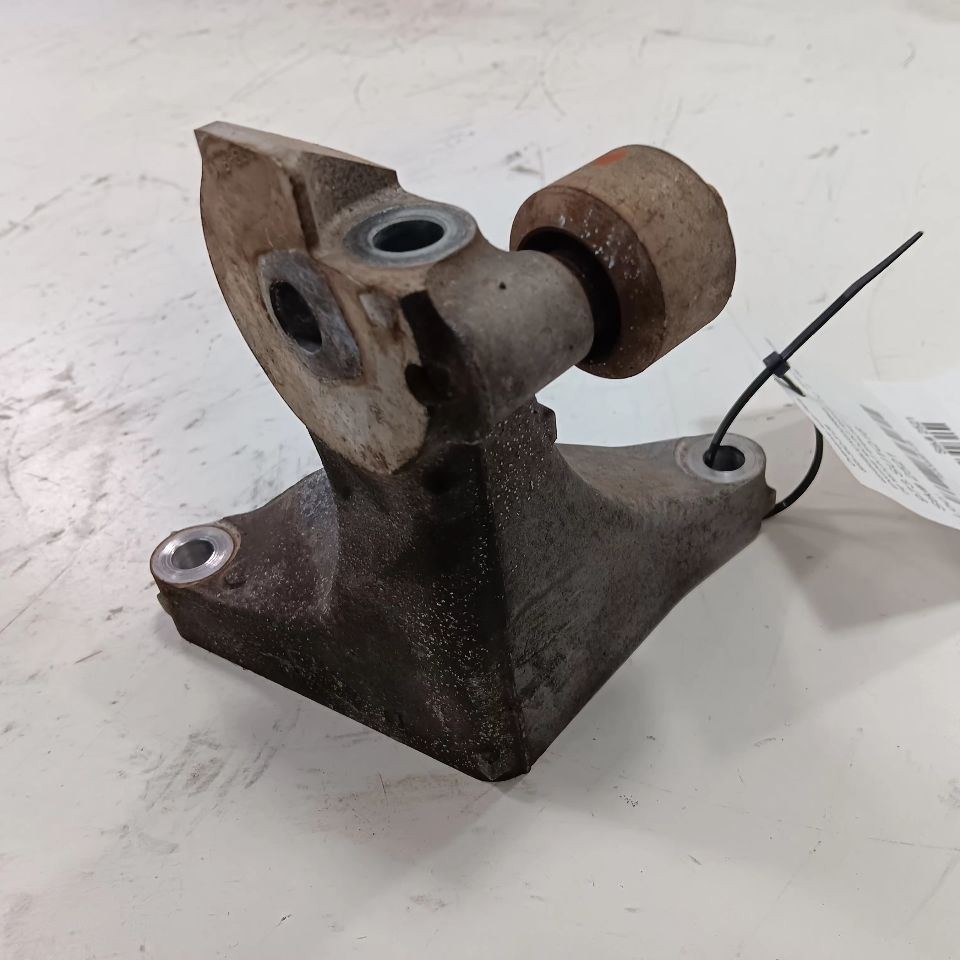 Subaru Outback Legacy Engine Motor Mount Bracket Right Passenger  2018 2017 2016 Item image 2