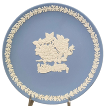 Wedgwood 1989 Mother's Day Round Plate or Dish ~ White on Pale Blue Jasperware - $12.99