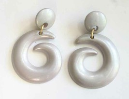 Elegant Pearly Grey Plastic Swirl Hoop Pierced Earrings 1980s 3&quot; - £9.69 GBP